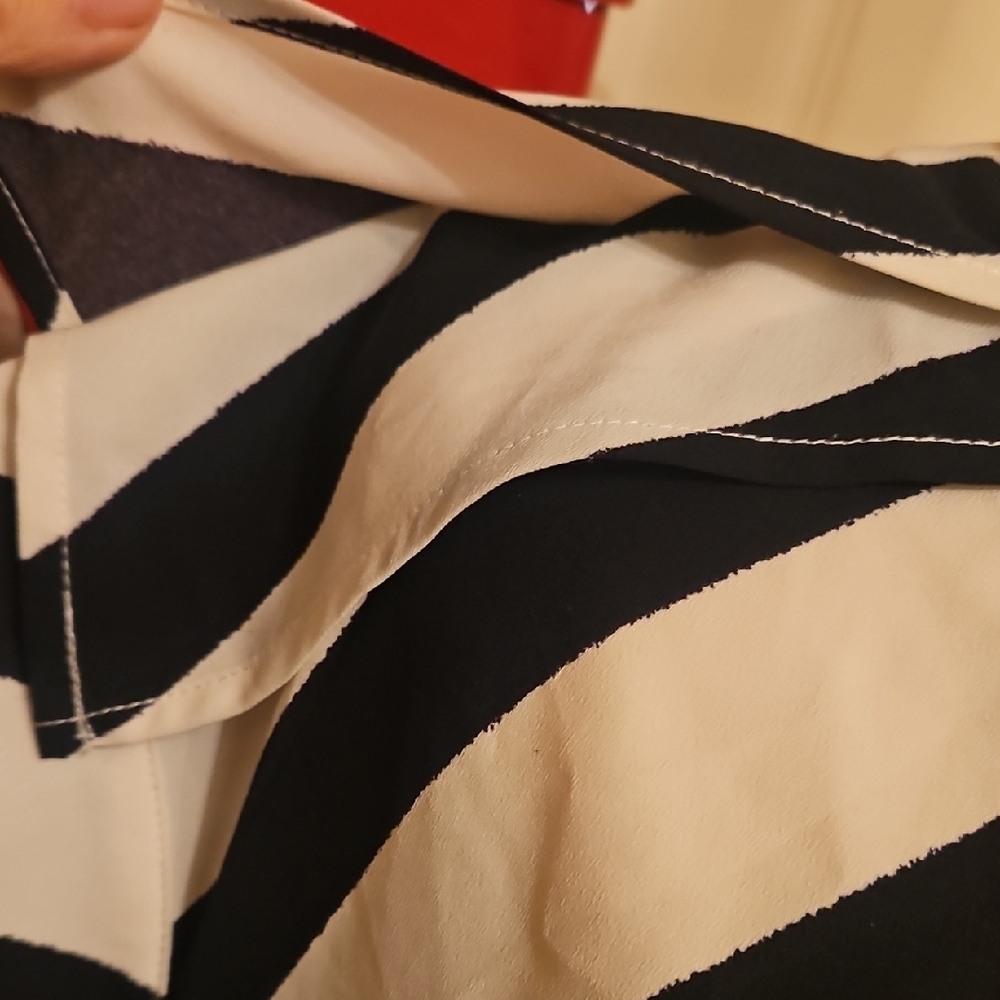 Gracia Monochrome Striped Shirt - Picture 3 of 12